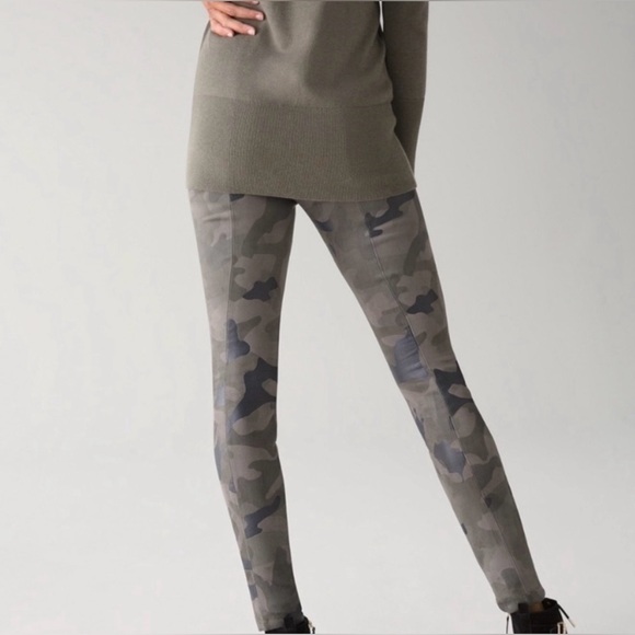 White House Black Market Embossed Camo Faux Suede Slimming Runway Leggings Sz 0. - Picture 5 of 13